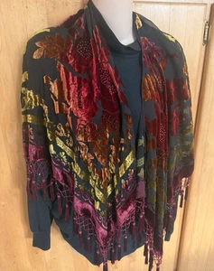 Transparenter Organza Schal mit atemberaubendem Samt Blumenmuster und Perlen. - Bild 1 von 10