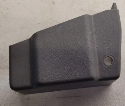 88-98 GMC C K SILVERADO LH LADO DEL CONDUCTOR ASIENTO TRASERO IZQUIERDO CUBIERTA PISTA 15690149 Gris  Foto 1 de 2