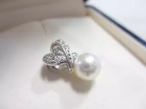 MIKIMOTO Necklace Pendant Akoya Pearl With DIamond 18K White Gold From JP 2502SY - Picture 1 of 7