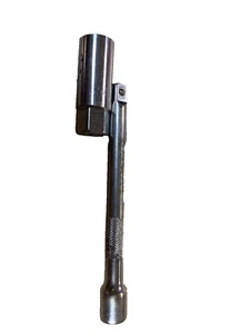 AmPro 6" Long 3/8" Drive Chrome Vanadium Extension Socket Bar and 5/8" Socket - Picture 1 of 2