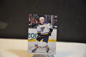 2025-26 Upper Deck Series 1 Young Guns #207 Jimmy Snuggerud St. Louis Blues RC - Bild 1 von 6