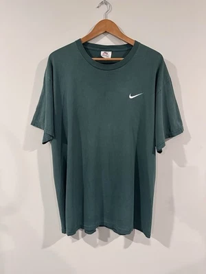Camiseta Vintage Nike Nov '95 Cuello Redondo Verde Bordado Swoosh Grande EE. UU. Foto 1 de 4