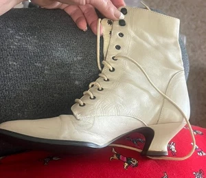 Vintage 80er spitz zulaufende Granny Cottagecore Leder Stiefel Gr. 7 Knochen elfenbein Schnürung - Bild 1 von 15