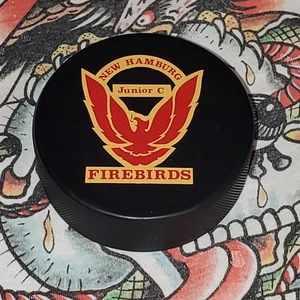 NUOVO HAMBURG FIREBIRDS ๐ฆ
JUNIOR C PUCK PEARSON MOBILI FINI SPONSOR RARO FORO - Foto 1 di 10