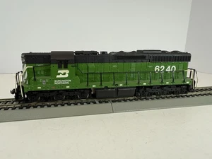 Atlas HO Scale Burlington Northern SD-24 Diesel Locomotive #6240 - Picture 1 of 9