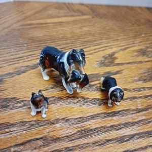 Juego de 3 estatuillas de perro miniatura Collies mamá sosteniendo un bebé y 2 bebés - Imagen 1 de 6