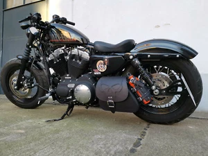 Sporty Skull Black passend für Harley Davidson Schwingentasche Sportster 883 48 - Bild 1 von 13