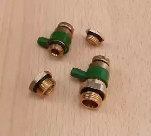 Stopfen Messing und Entleerungshahn 1/4", 3/8"=> KFR Ventil + Schrägsitzventile - Bild 1 von 5