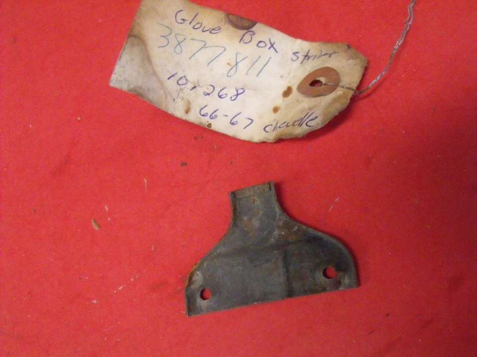 Nuevo de Lote Antiguo 66 67 Chevrolet Chevelle Malibu ElCamino Guantera Puerta Golpeador 3877811 Foto 1 de 1