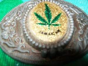 "HEBILLA DE CINTURÓN DE HOJA DE CANNABIS JAMAICANO DE COLECCIÓN, ERA HIPPIE -2 1/2 X 3 1/2" - Imagen 1 de 3
