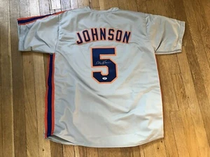 CAMISETA FIRMADA DAVEY JOHNSON NUEVA YORK METS #5 MANAGER 1986 SERIE MUNDIAL PSA ADN - Imagen 1 de 9