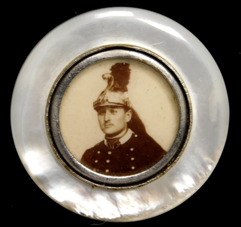 LARGE Antique Mourning Memorial Photo Button ~Pearl Shell  w/a Photo NICE Cover