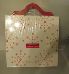 American Girl 2013 Muñeca de Papel Desfile de Moda Juego NUEVO Sellado de Fábrica - Imagen 1 de 1