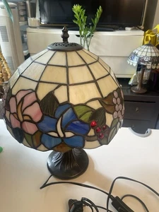 Tiffany Style Table Desk Lamp Stained Glass Leaded Glass Shade - Picture 1 of 4
