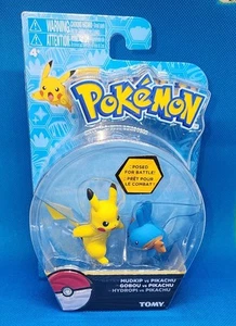 Minifiguras Tomy 2016 de 2" Pikachu vs Mudkip posadas para la batalla nuevas en paquete - Imagen 1 de 11