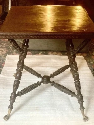 Raro Antiguo Merklen Bola de Madera de Caoba y Garra de Hierro Salón/Mesa Auxiliar ca 1880’s Foto 1 de 4