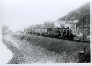 Tren/Loco 46446 en Barmouth, Gales c.1963 (foto de 7”x5”) - Imagen 1 de 1