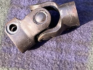 Jaguar XJS V12 Steering Shaft U Joint - Picture 1 of 3