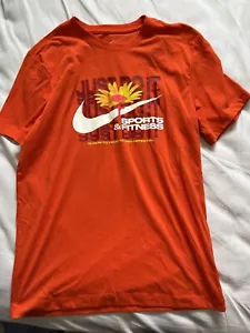 Nike Tshirt Ladies Size Medium / BNWT / Free Shipping - Picture 1 of 5