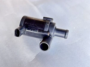 VW Touareg I (7L) Zusatzwasserpumpe 7L0965561 - Bild 1 von 4