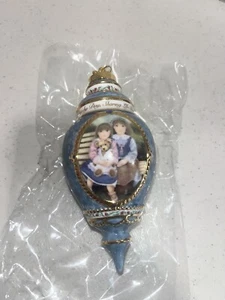 Bradford Exchange Chantal Poulin Heritage Porzellan Ornament Seite an Seite - Bild 1 von 10
