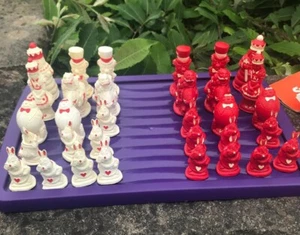 SUPERCAST FINE ART CHESS MOULDS SET ALICE IN WONDERLAND PAINTED SET X32 COMPLETE - Picture 1 of 12