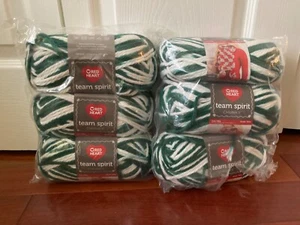 Lot of 6 Red Heart Team Spirit chunky yarn skeins: Green-White, lot K1742 - Picture 1 of 4