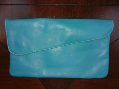 Cartera sin asas sobre de colección cuero genuino suave azul solapa asimétrica Uruguay años 80 Foto 1 de 4