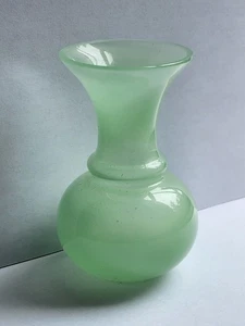 Kleine Miniatur Vase Jade Jadit grün Opalglas Made in Italy für Klumpen - Bild 1 von 7