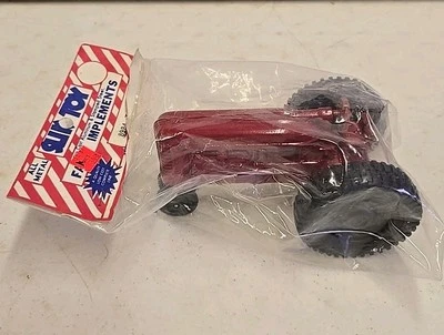 De colección Nuevo de Lote Antiguo Slik Juguete Granja Implementos 8984 Farmall H Tractor Rojo Oscuro Sellado (A) Foto 1 de 4