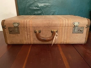 Valigia vintage in tweed guscio rigido bordo in pelle a righe Hartman?? Prop film - Foto 1 di 24