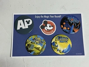 Disneyland AP Days Pinback Botones Lote de 4 Tomorrows Fantasy Adventure AP NUEVO - Imagen 1 de 7