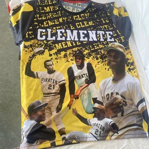 Roberto Clemente All Over Print Graphic T Shirt Youth Size 2X/3X - Picture 1 of 11