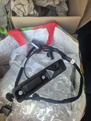 telecamera posteriore Alfa Romeo Stelvio. Nuova Completa Di Cablaggio - Immagine 1 di 3