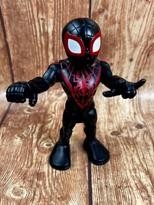 Hasbro SA Marvel & Subs. Superhero Black Red Spiderman Figure 2018 - Picture 1 of 9