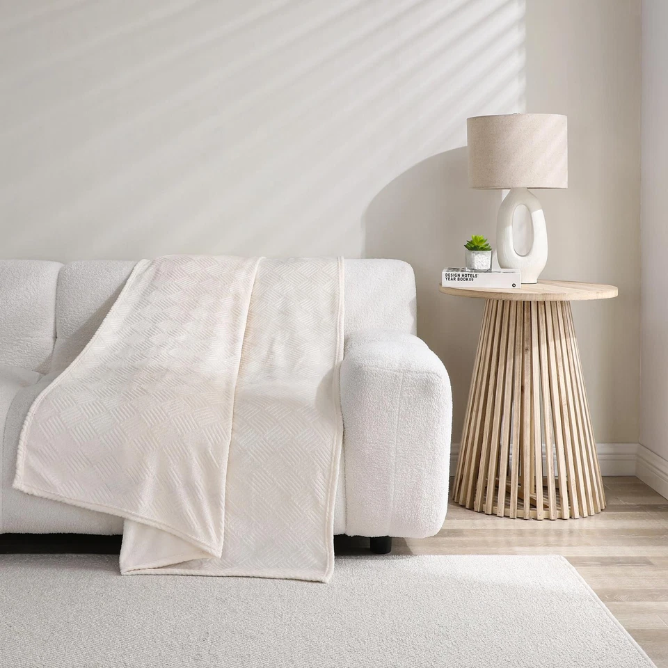 Manta polar Kate Aurora ultra suave y felpa hipoalergénica con acento Boston Foto 1 de 1