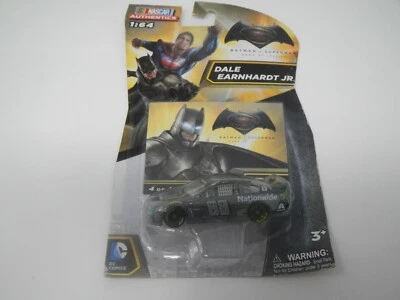 Nascar Authentics Dale Earnhardt Jr #88 Superman V Batman 4 de 4 1:64 Foto 1 de 4
