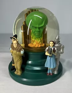Wizard Of Oz Snow Globe Emerald City 1998 Warner Bros. Scarecrow Dorothy Tin Man - Picture 1 of 20