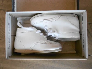 Vintage Kinney Kinder weiße Leder Babyschuhe 1988 + OVP & Quittung GEBRAUCHT - Bild 1 von 15