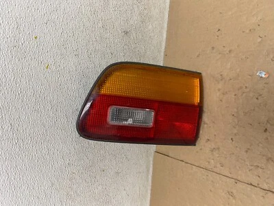 Luz trasera interior lateral derecha pasajero Honda Civic 1992 a 1995 C9897 DG1 Foto 1 de 4