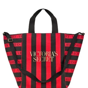 VICTORIAS SECRET THE PERFECT WEEKENDER TOTE BEACH BAG ZIPPER RED/BLACK STRIPED - Picture 1 of 2