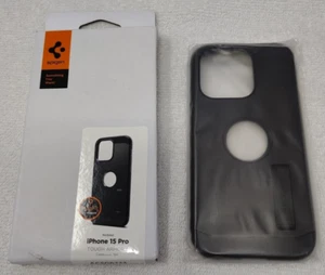 Funda Spigen iPhone 15 Pro Negra Armadura Resistente (MagFit) ACS06733 - Imagen 1 de 10