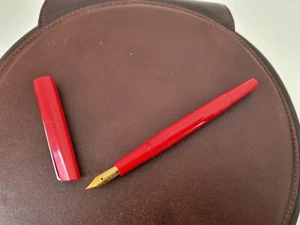 Llenadora de pistón Montegrappa Cortina roja aprox. años 60 NUEVO old stock - Imagen 1 de 6