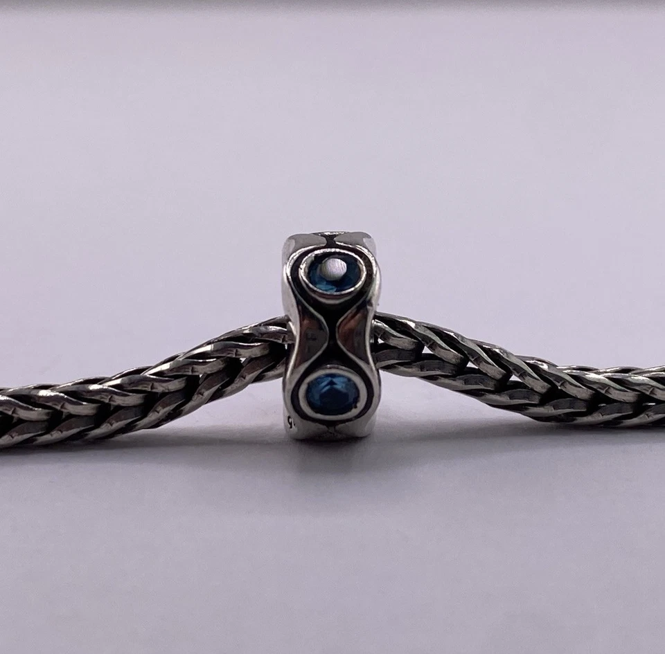 Dije de cuentas Chamilia - plata esterlina ojos de gato azul circonita cúbica JB-12b retirado nuevo Foto 1 de 4