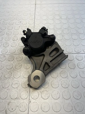 Yamaha FZ09 2014 pinza de freno trasera con soporte de montaje OEM Foto 1 de 4