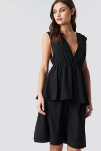 NA-KD Damen Kleid Plunge V-Neck Flounce Kleid Schwarz, 38 - Bild 1 von 4