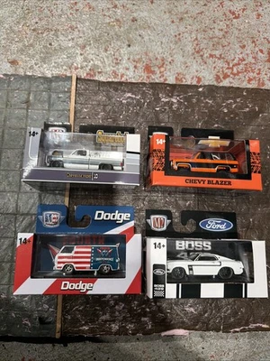 Пикап Chevy Cheyenne Super 10 1975 M2 Machines Squarebody Syndicate упаковка 4 шт. - Изображение 1 из 4