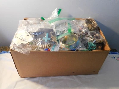 Schmuck Wundertüte Konvolut Tonnen von Halsketten über 17 Pfund - Bild 1 von 4