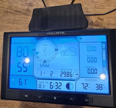 AcuRite 01140-RX 5 In 1 Color Comes Complete With Power Cable Stand, New Bats. - Image 1 of 3