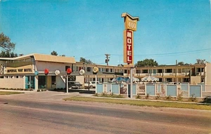 Vintage Imperial 400 Motel Hutchinson Kansas Photochrome Postcard - Picture 1 of 2